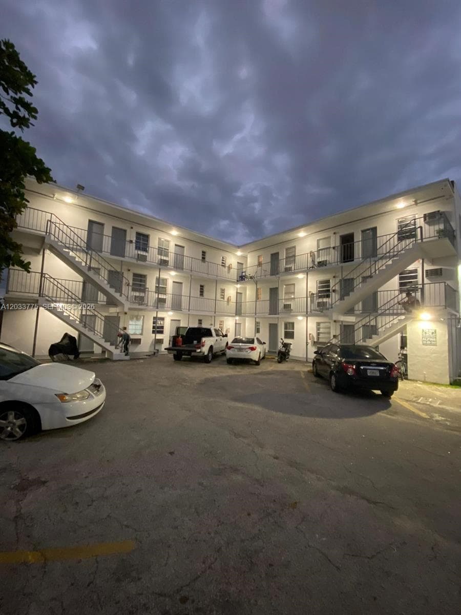 1261 NW 59th St # 14, Miami FL 33142 — 1