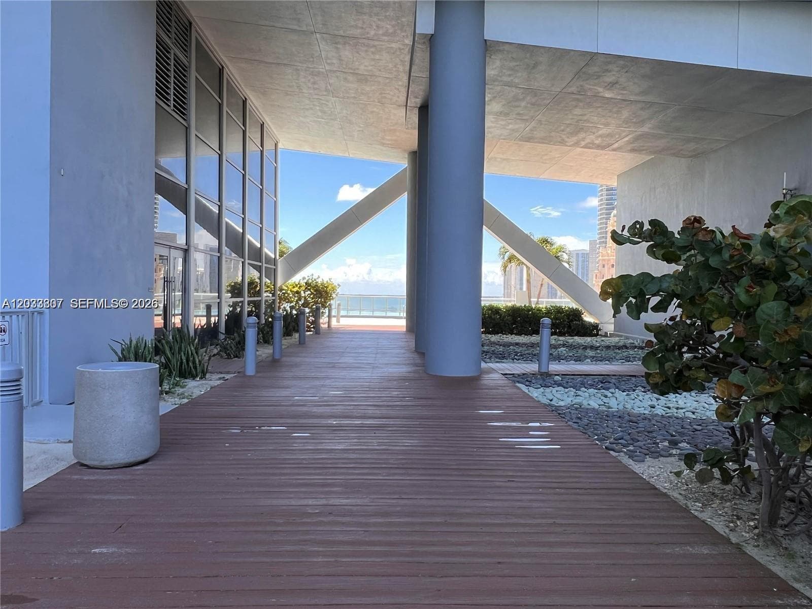 888 Biscayne Blvd # 3001, Miami FL 33132 — 23