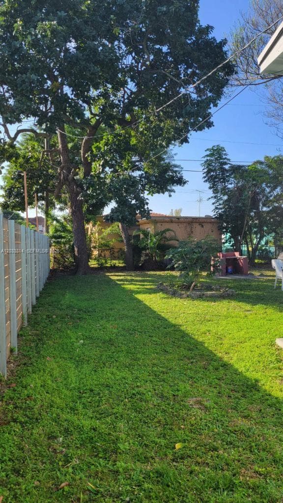 1860 NW 52 ST, Miami FL 33142 — 17