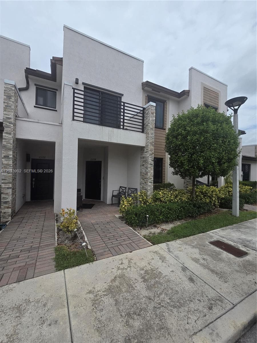 21124 NE 8th Ave, Miami FL 33179 — 2