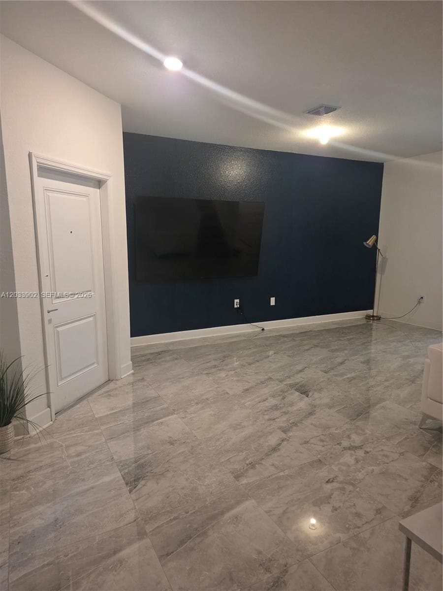 21124 NE 8th Ave, Miami FL 33179 — 4