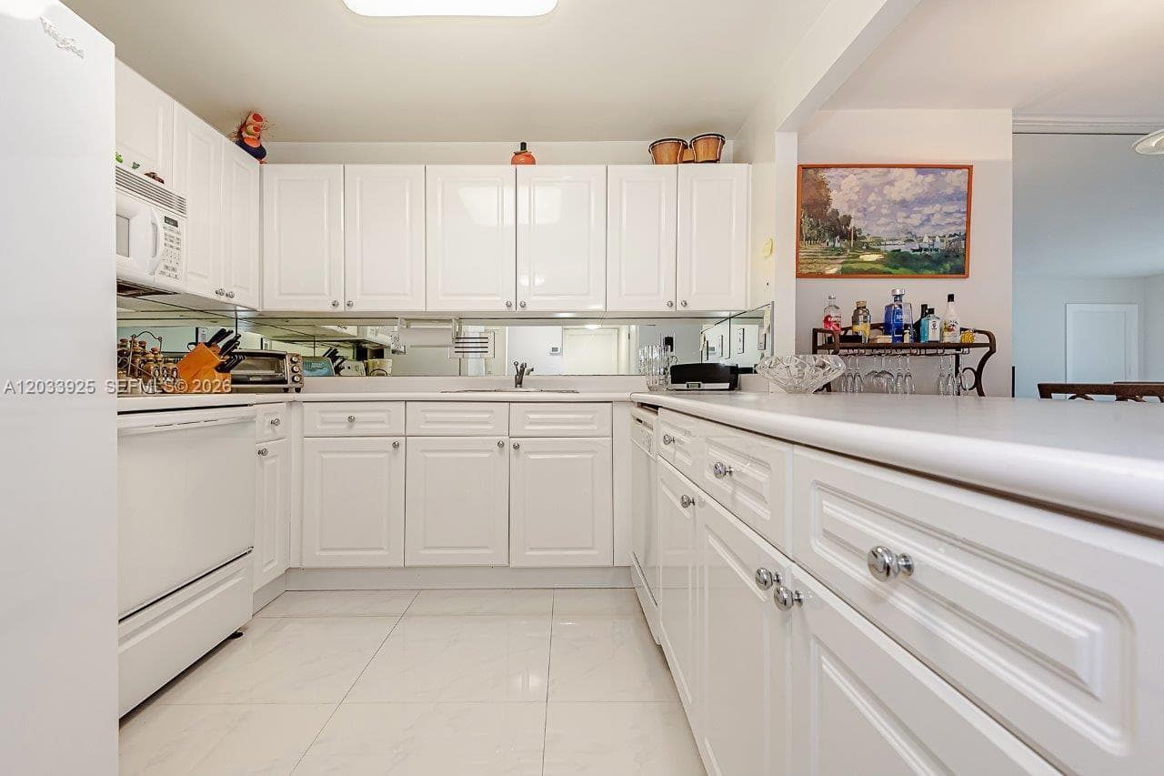 2301 Collins Ave # 1416, Miami Beach FL 33139 — 26