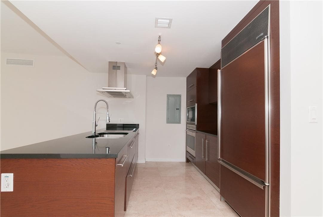 465 Brickell Avenue, Miami FL 33131 — 9