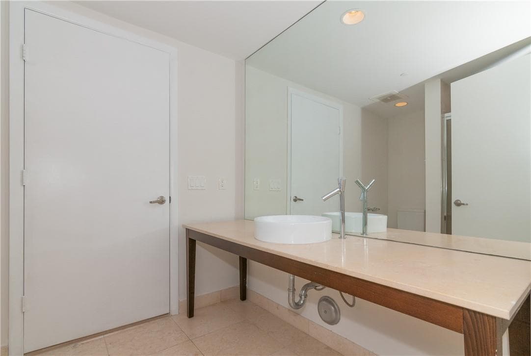 465 Brickell Avenue, Miami FL 33131 — 30