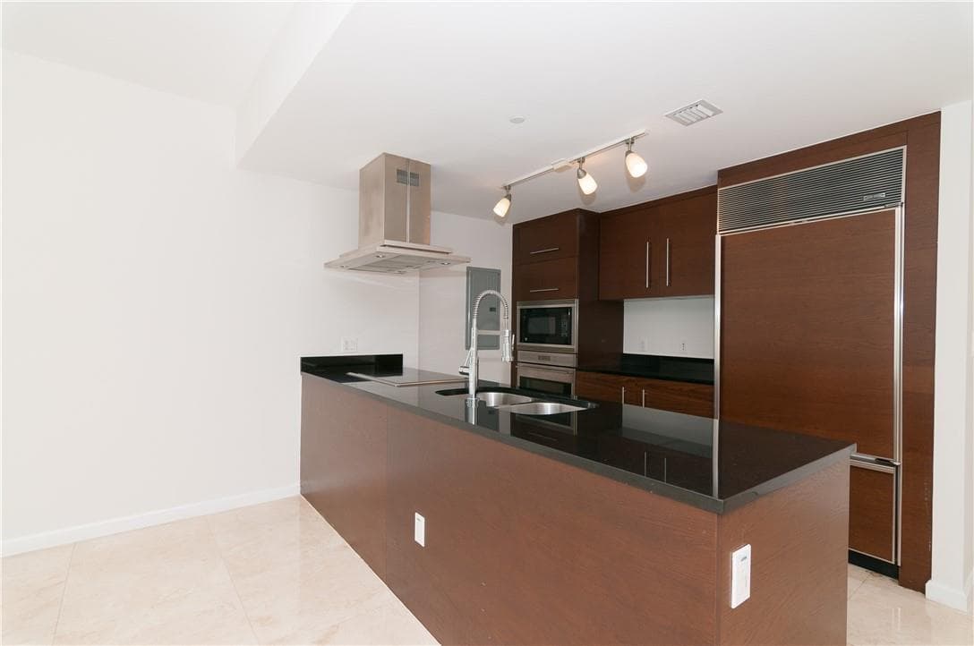 465 Brickell Avenue, Miami FL 33131 — 10