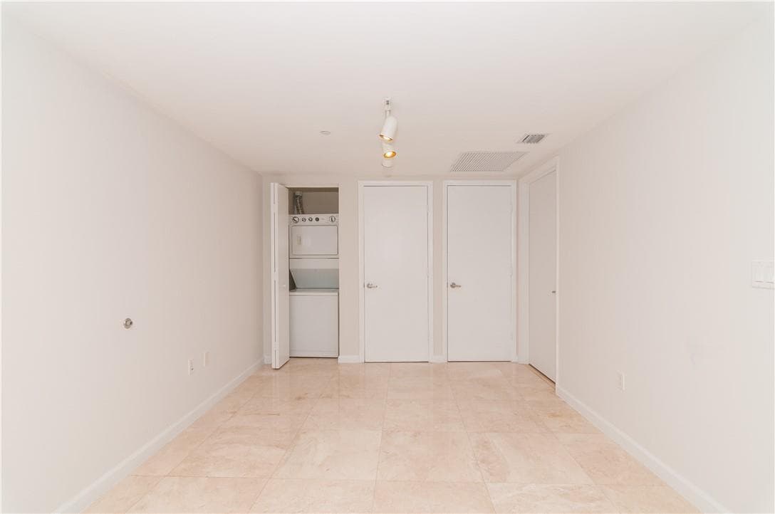465 Brickell Avenue, Miami FL 33131 — 31