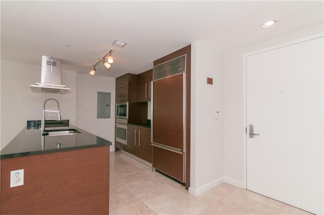 465 Brickell Avenue, Miami FL 33131 — 8