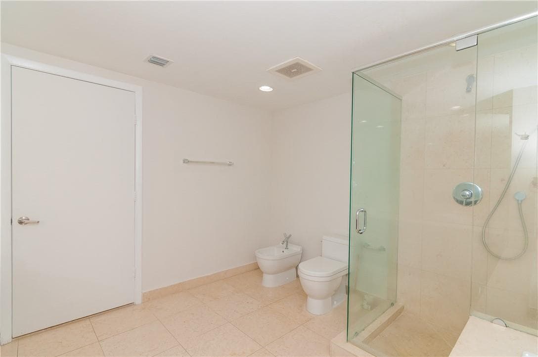 465 Brickell Avenue, Miami FL 33131 — 25