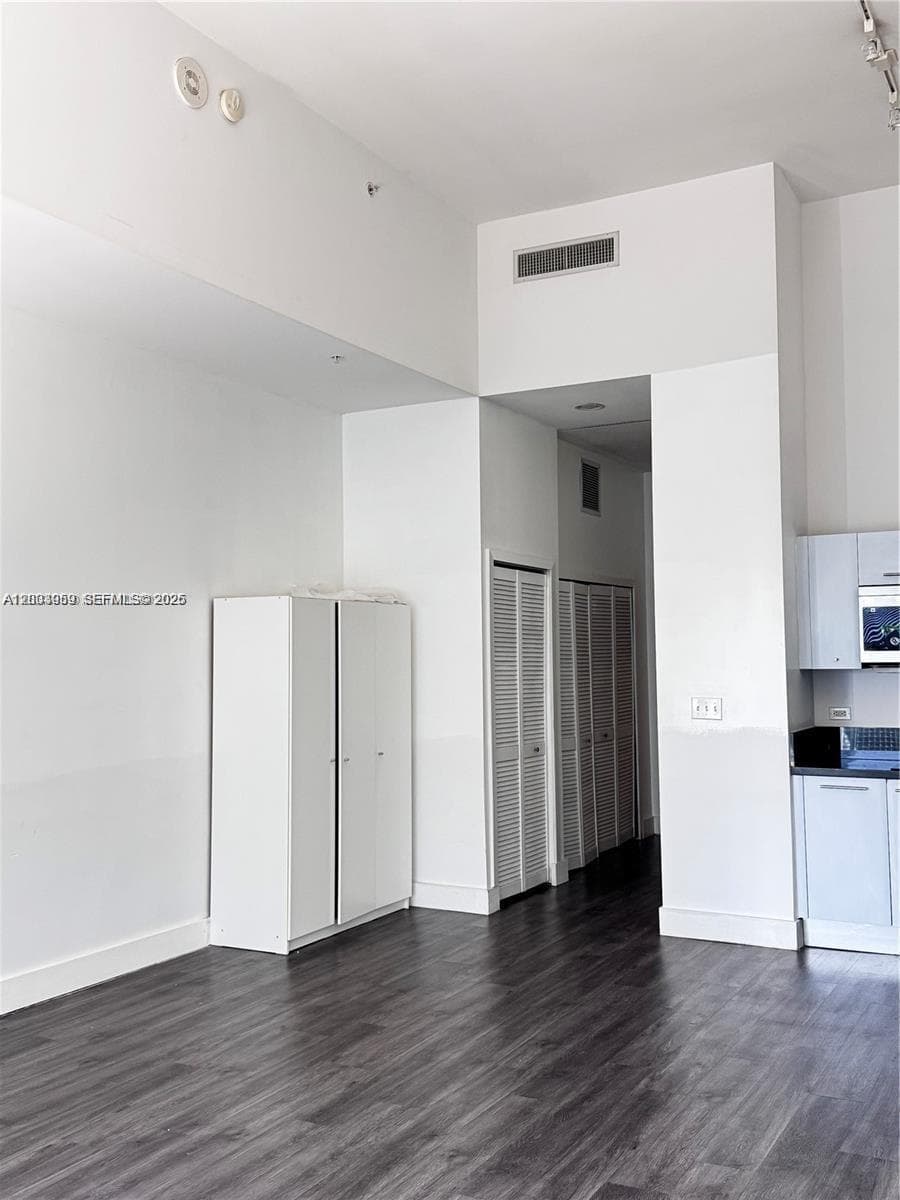 244 Biscayne # 247, Miami FL 33132 — 5