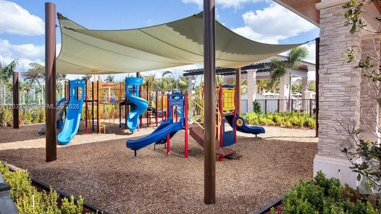 7635 NW 103rd Pl, Doral FL 33178 — 64