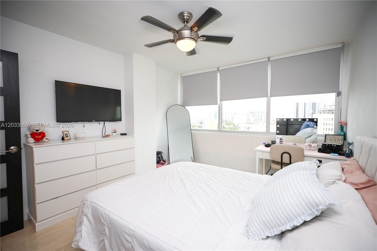 7135 Collins Ave # 735, Miami Beach FL 33141 — 71