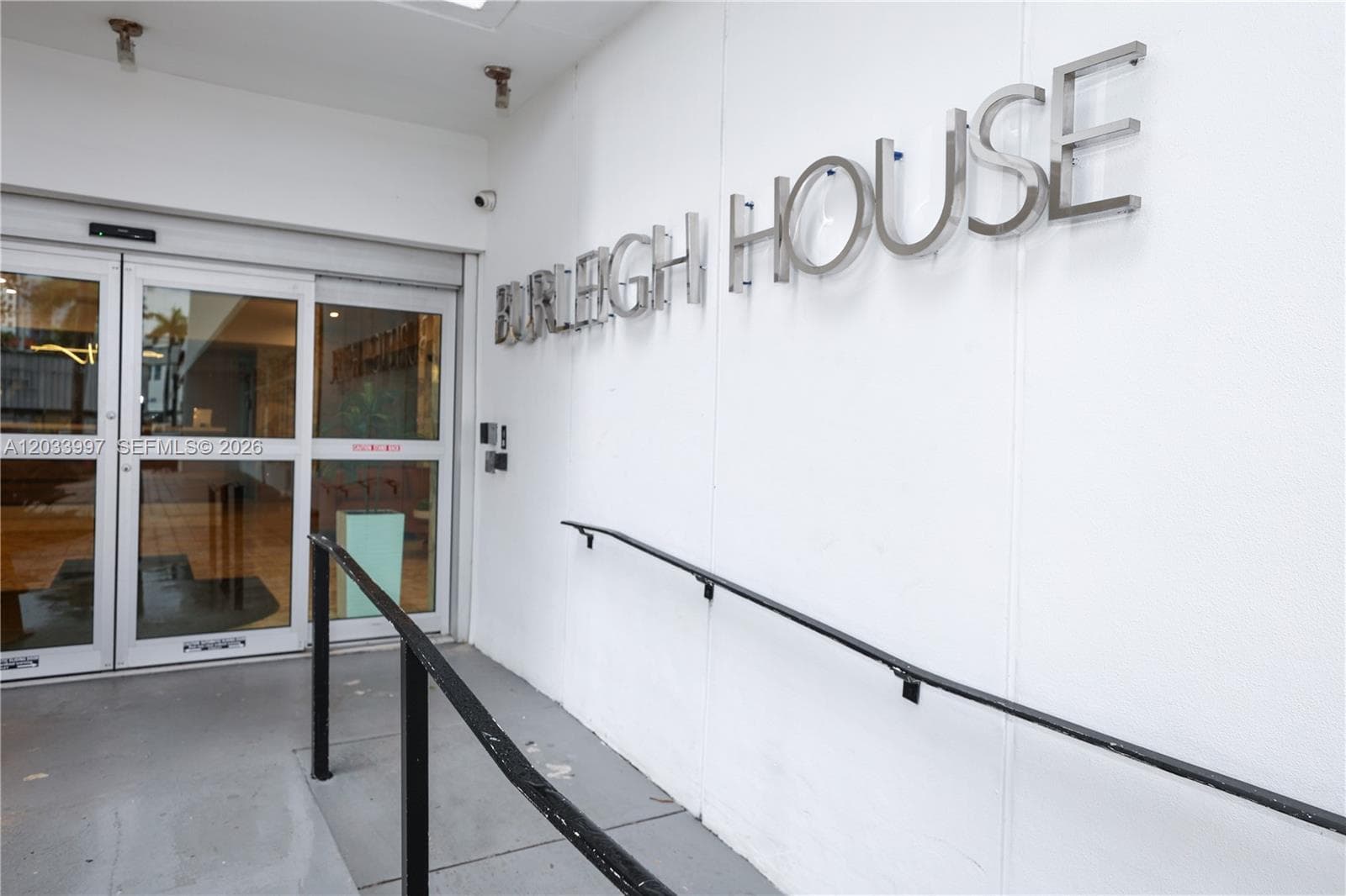 7135 Collins Ave # 735, Miami Beach FL 33141 — 1