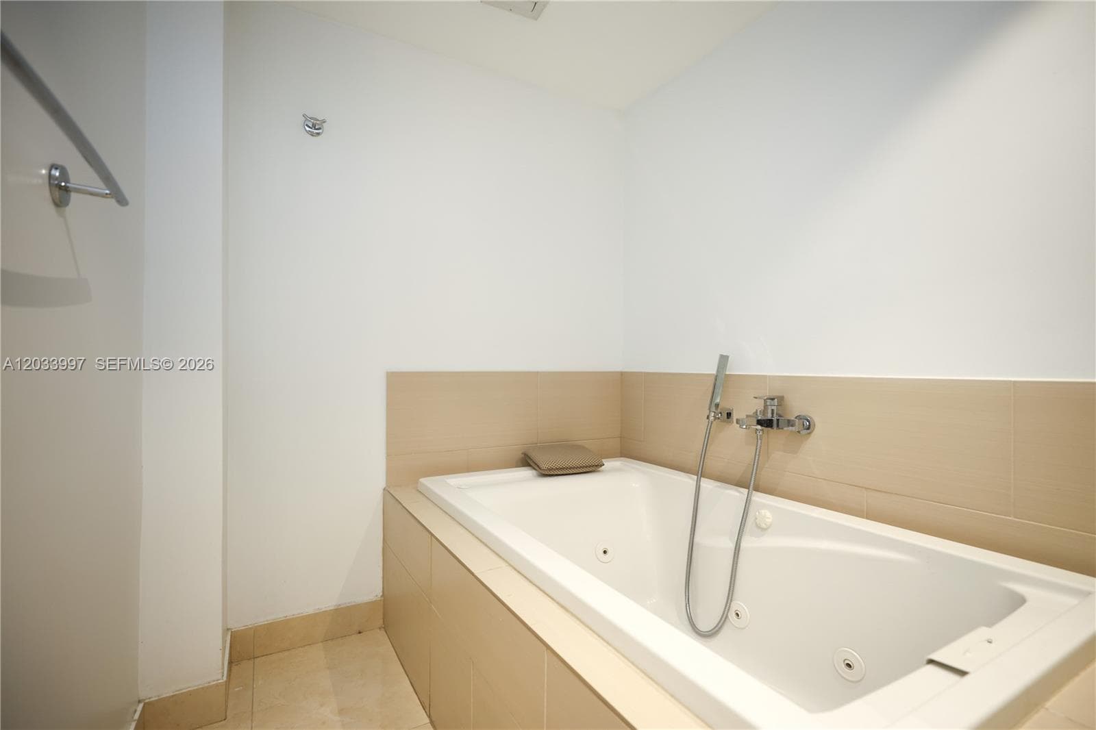 7135 Collins Ave # 735, Miami Beach FL 33141 — 75