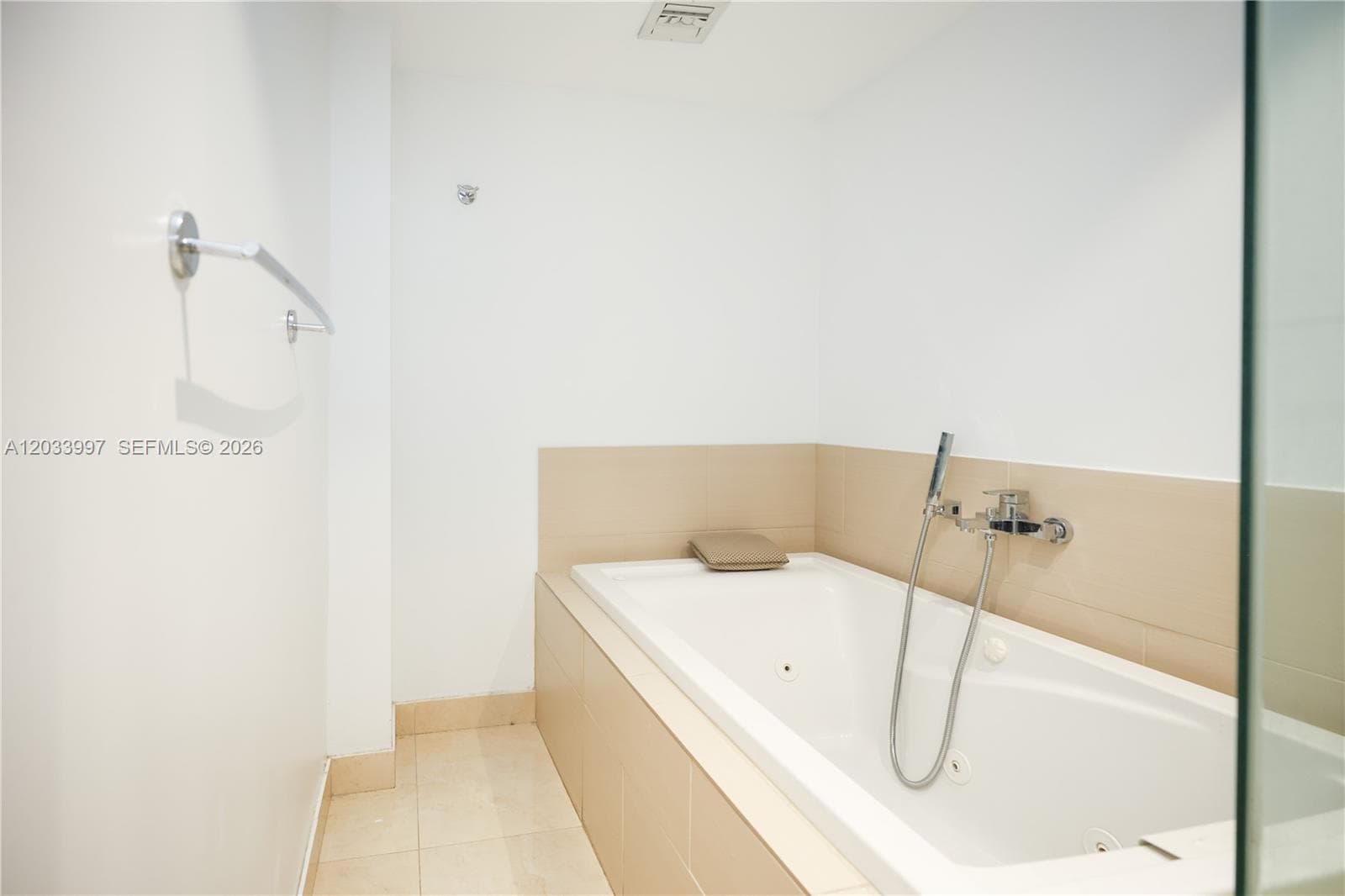 7135 Collins Ave # 735, Miami Beach FL 33141 — 74
