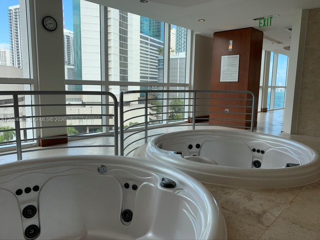 31 SE 5th St # 3103, Miami FL 33131 — 13