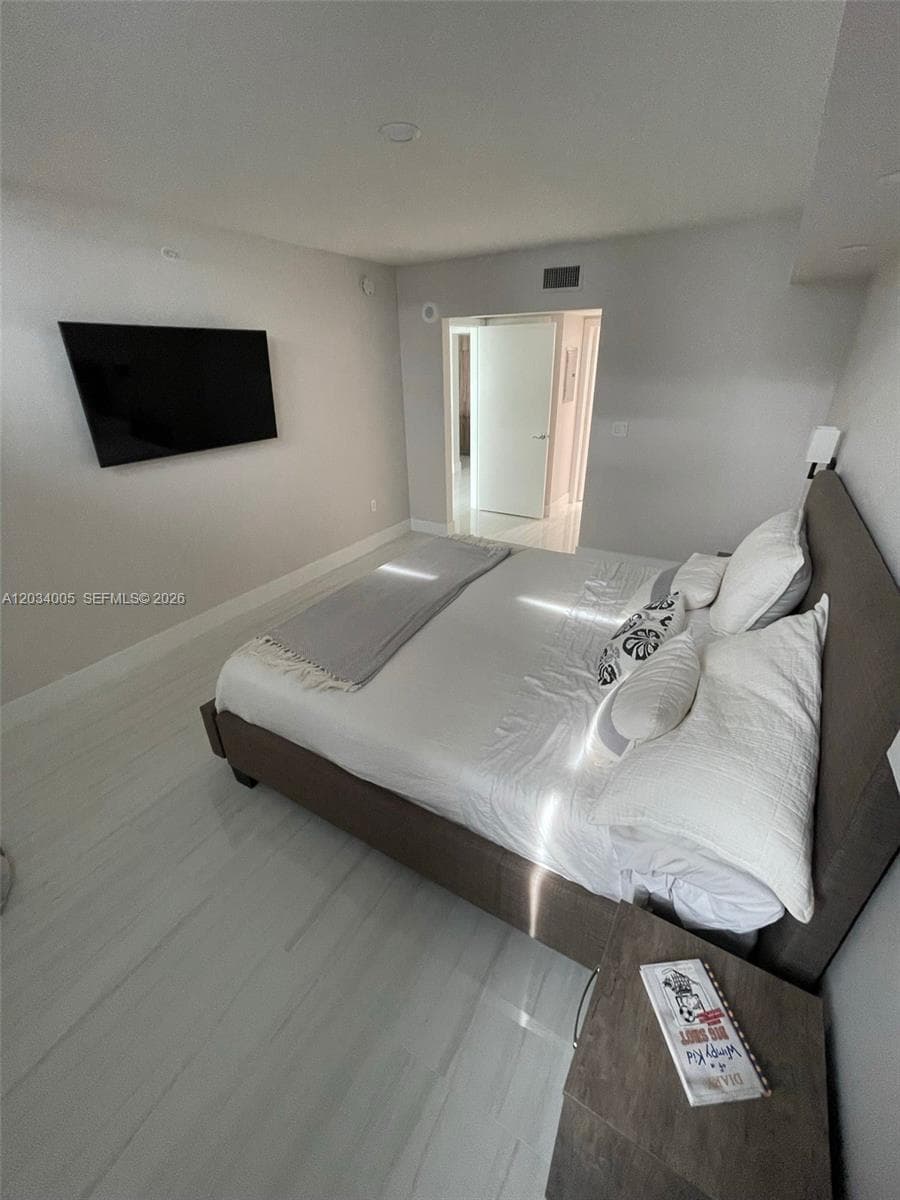 31 SE 5th St # 3103, Miami FL 33131 — 7