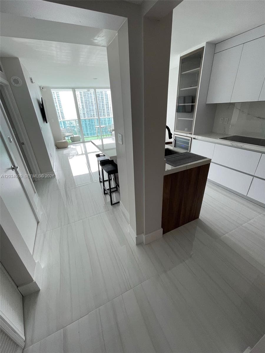 31 SE 5th St # 3103, Miami FL 33131 — 3