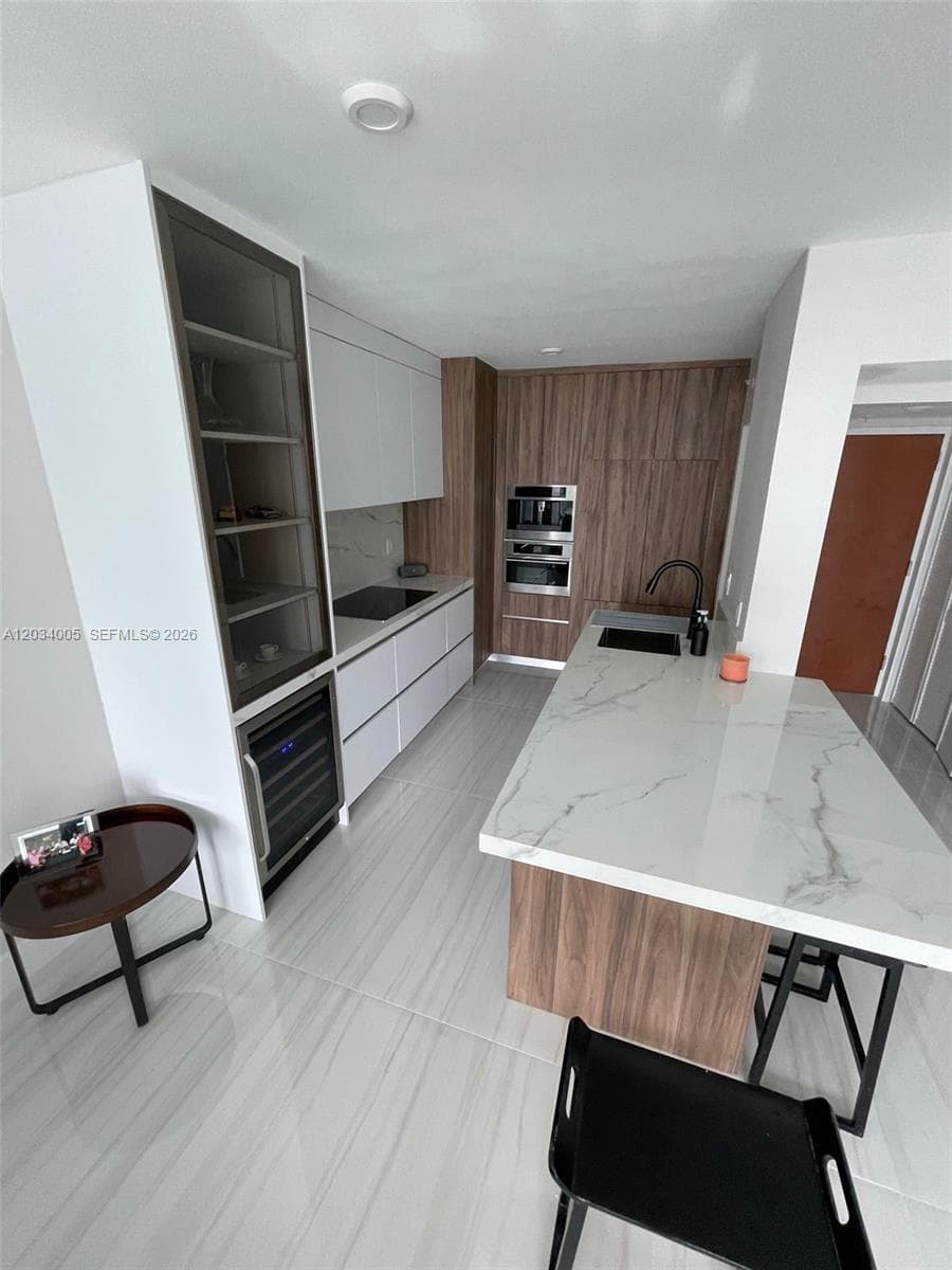 31 SE 5th St # 3103, Miami FL 33131 — 1