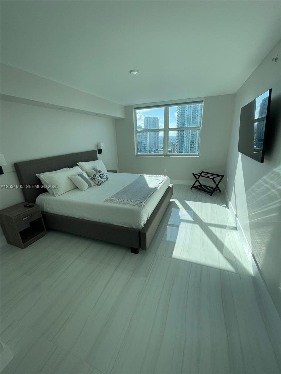 31 SE 5th St # 3103, Miami FL 33131 — 10