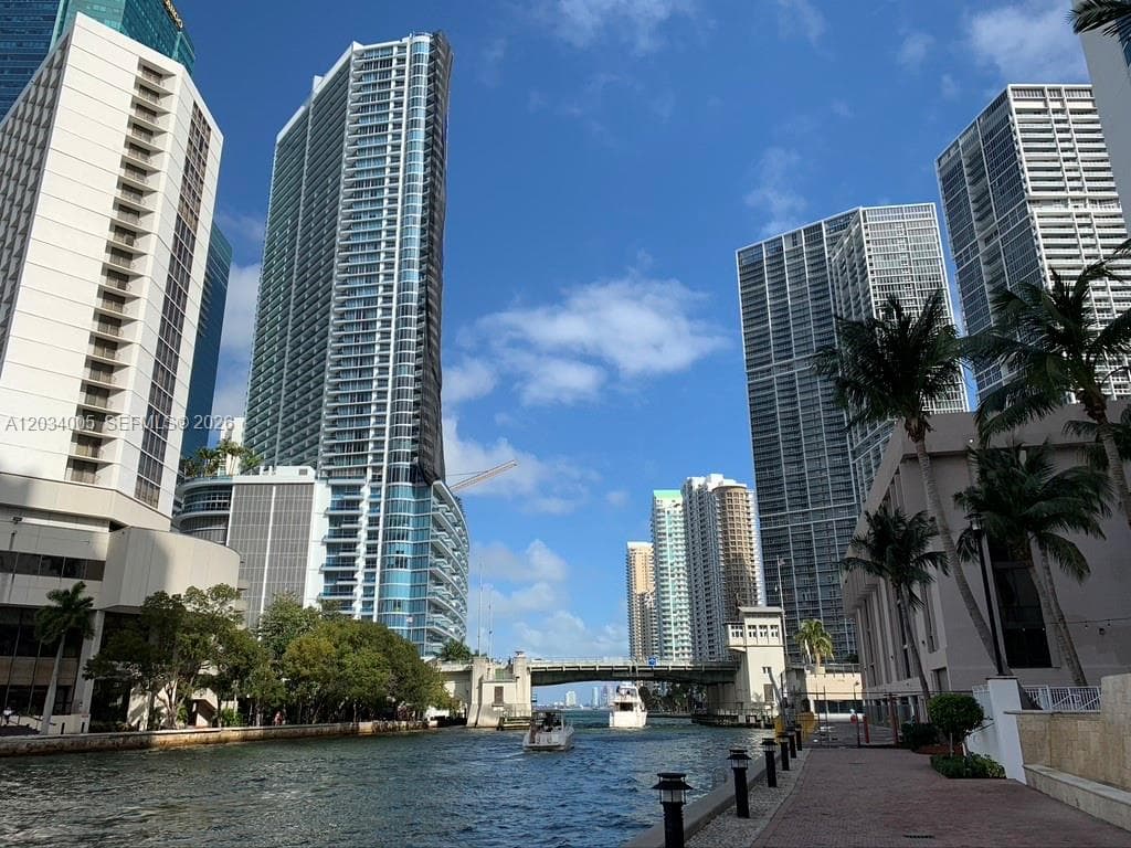 31 SE 5th St # 3103, Miami FL 33131 — 14