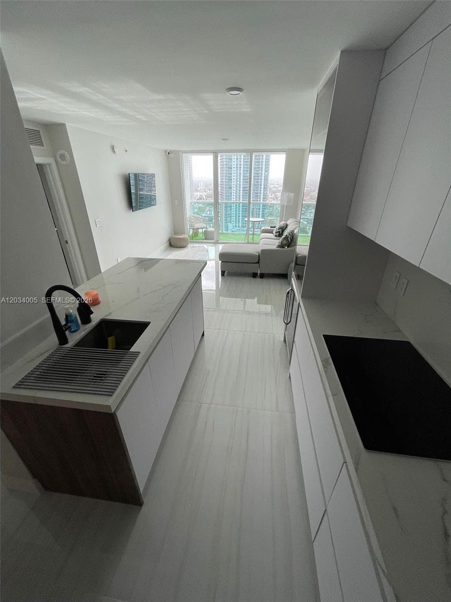 31 SE 5th St # 3103, Miami FL 33131 — 8