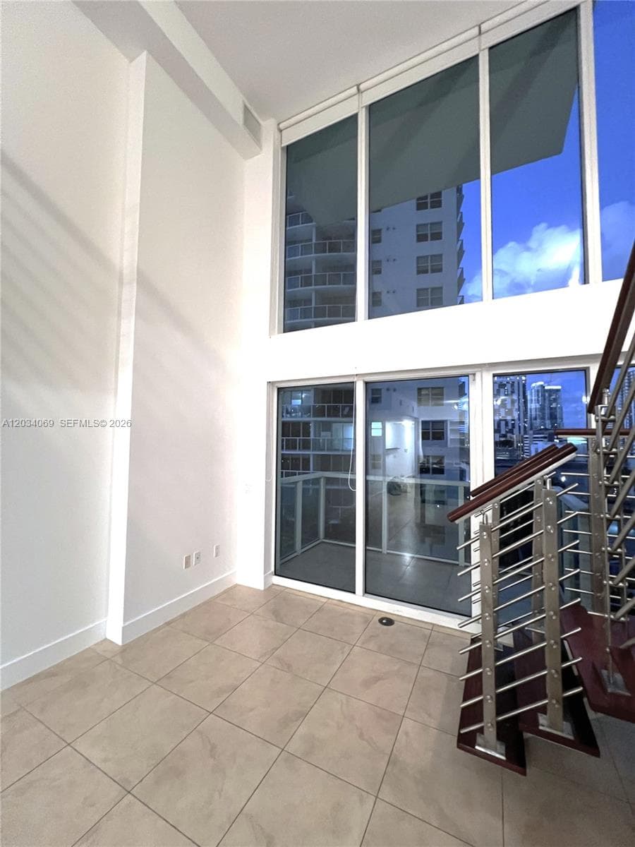 41 SE 5th St # 911, Miami FL 33131 — 42