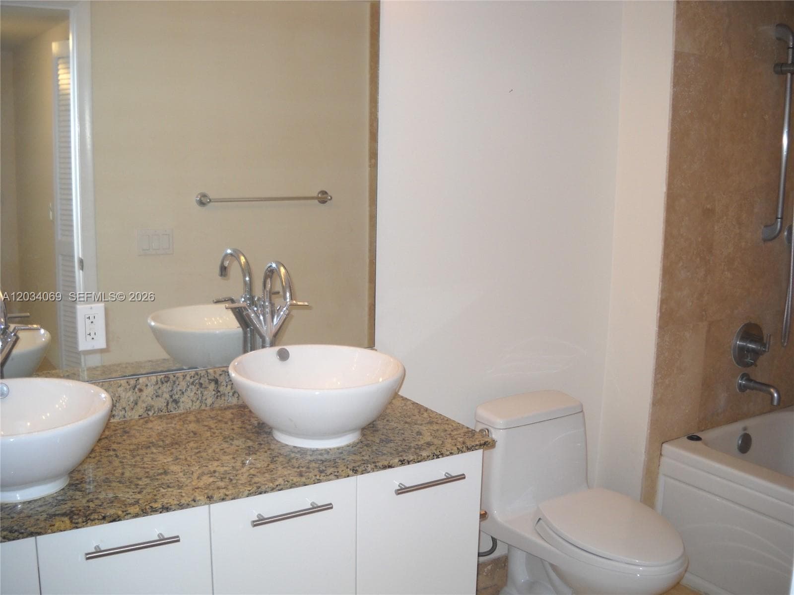 41 SE 5th St # 911, Miami FL 33131 — 36