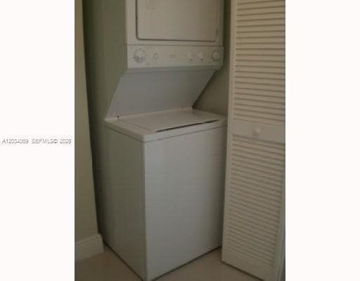 41 SE 5th St # 911, Miami FL 33131 — 32
