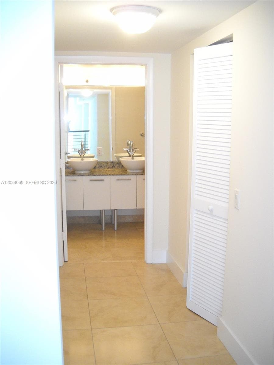 41 SE 5th St # 911, Miami FL 33131 — 38