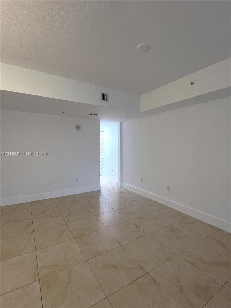 41 SE 5th St # 911, Miami FL 33131 — 40