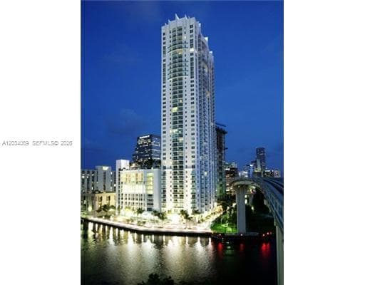 41 SE 5th St # 911, Miami FL 33131 — 35