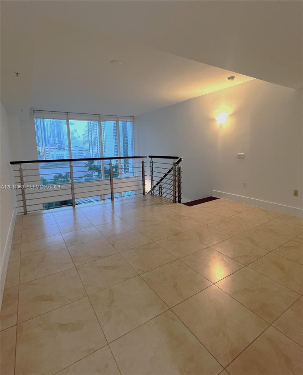 41 SE 5th St # 911, Miami FL 33131 — 39