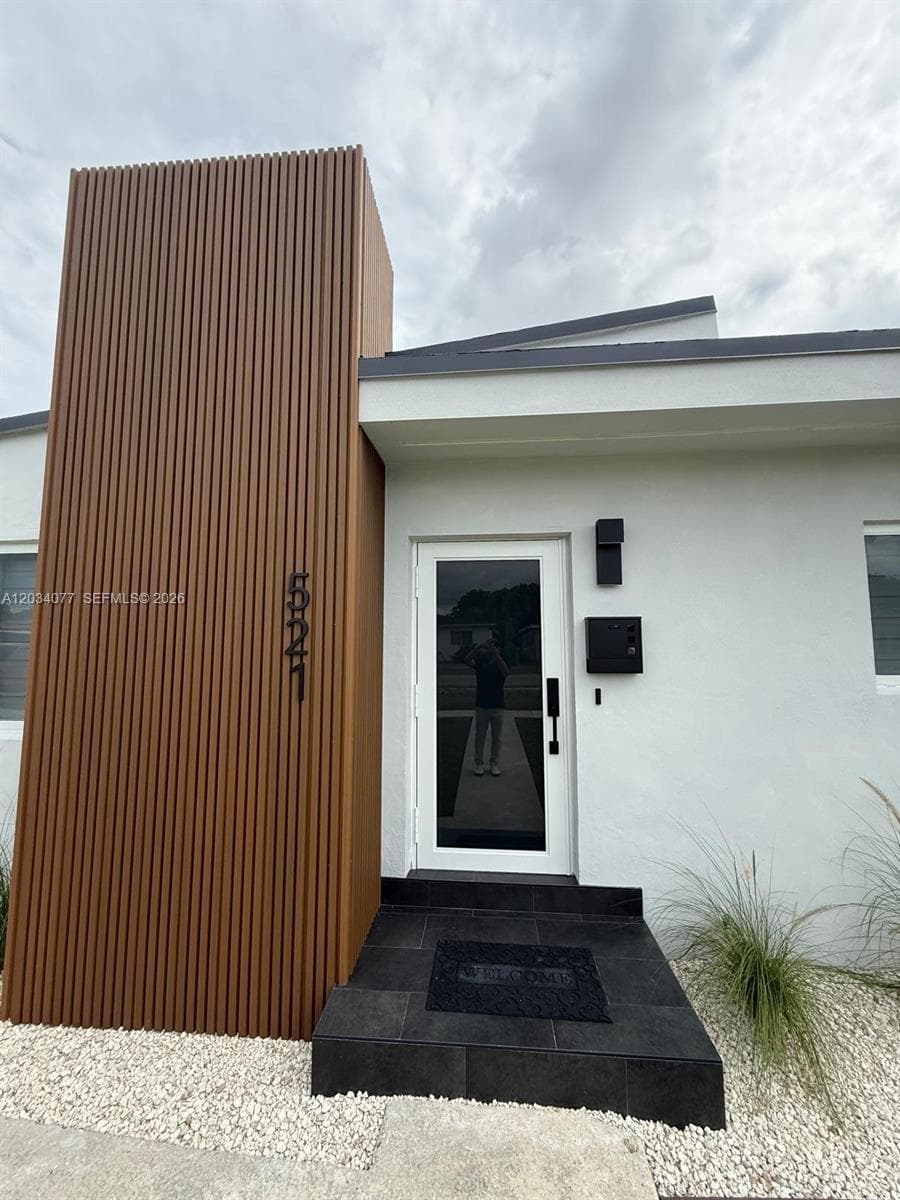 521 E 33rd St, Hialeah FL 33013 — 6