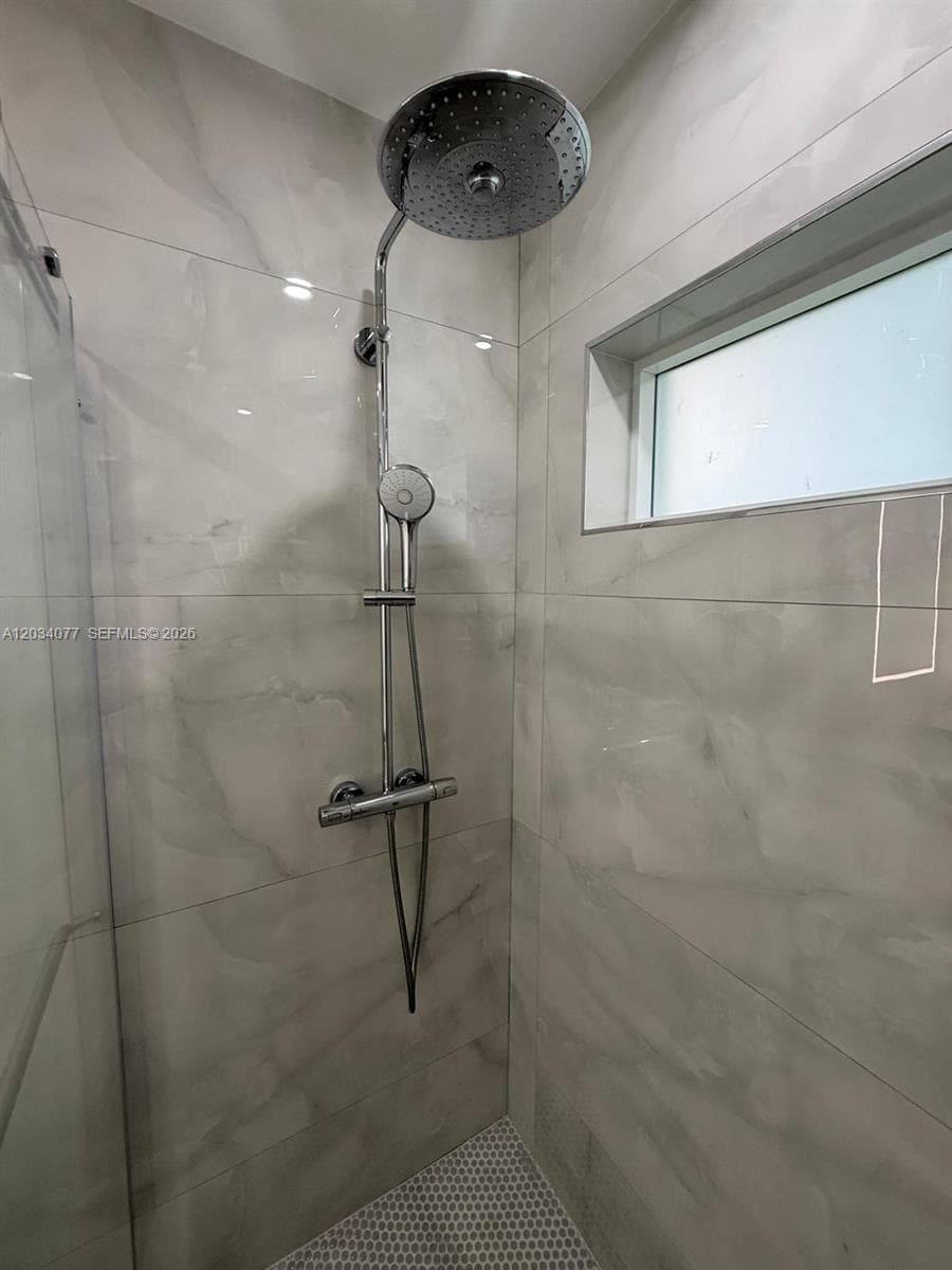 521 E 33rd St, Hialeah FL 33013 — 16