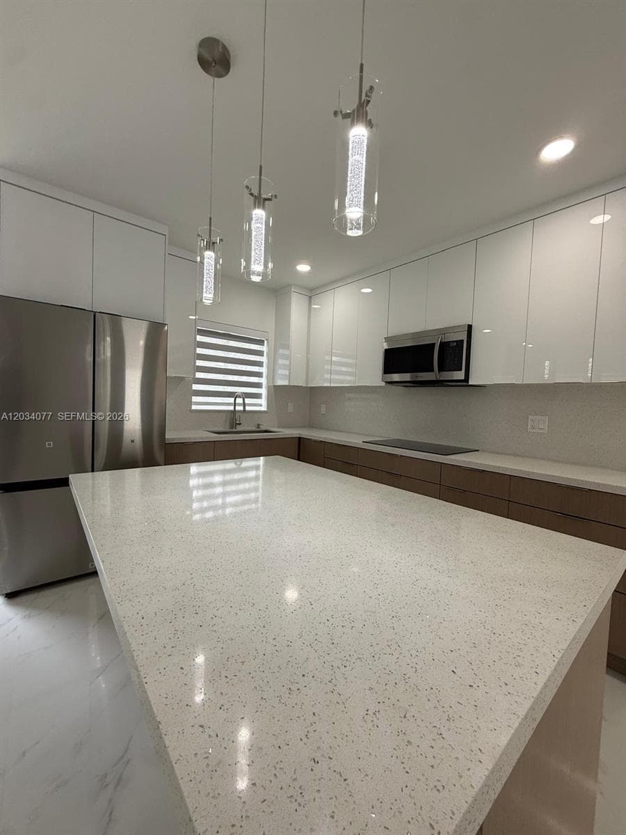 521 E 33rd St, Hialeah FL 33013 — 11
