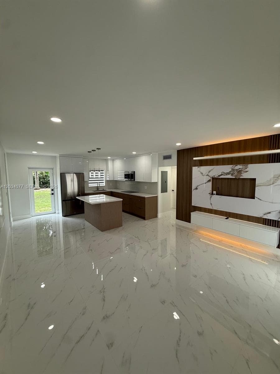 521 E 33rd St, Hialeah FL 33013 — 8