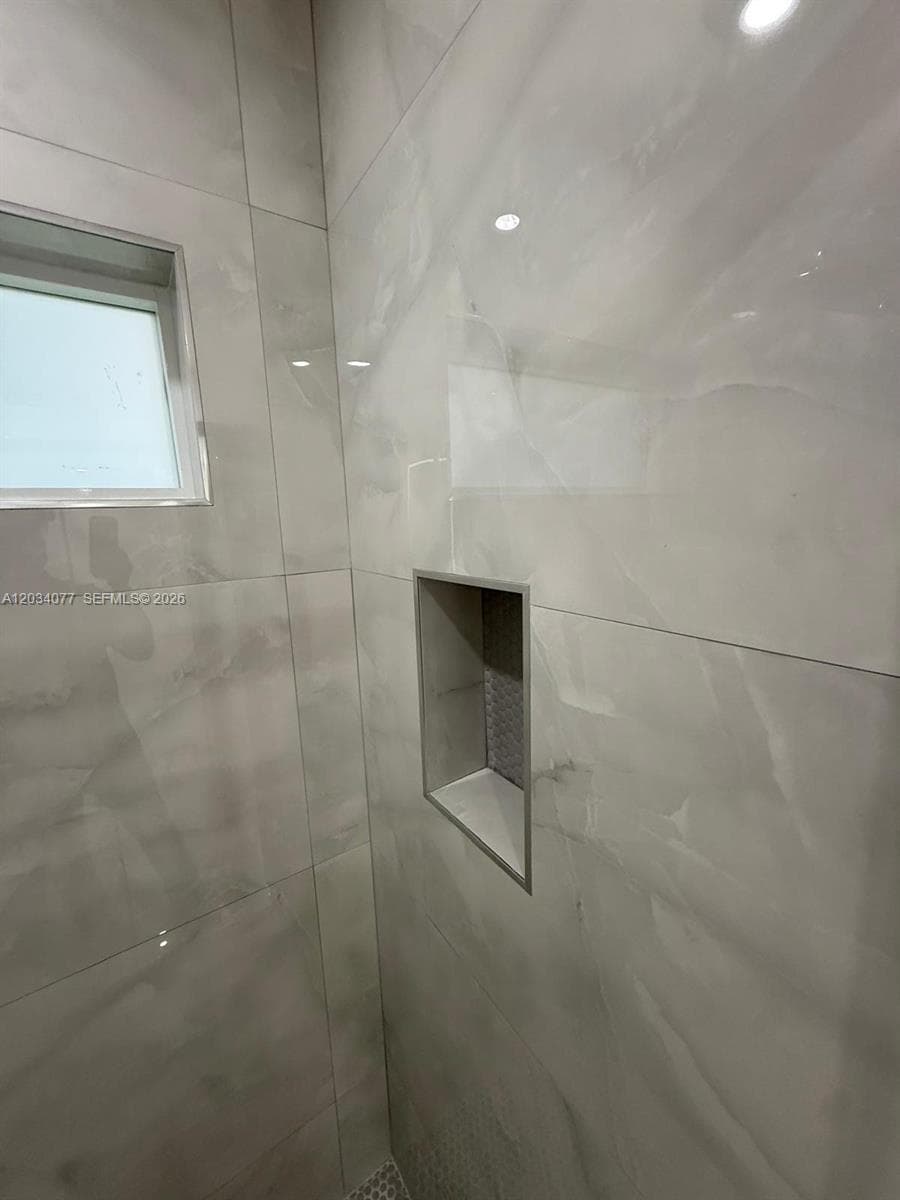 521 E 33rd St, Hialeah FL 33013 — 21