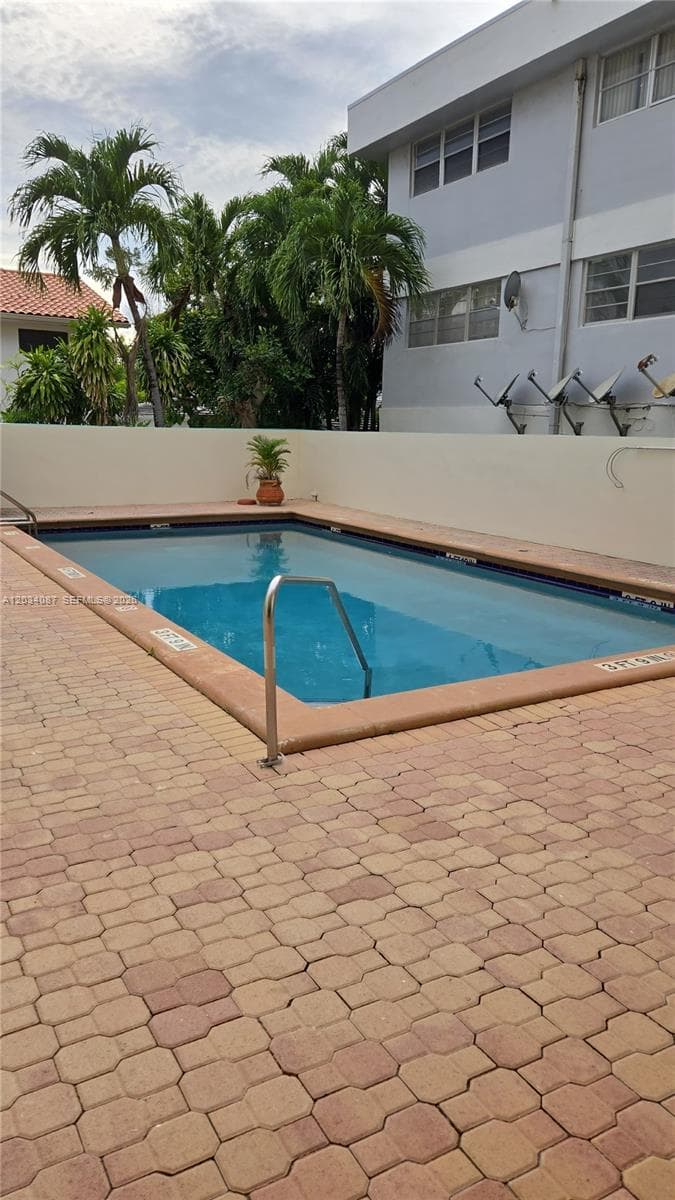 9124 Collins Ave # 304, Surfside FL 33154 — 9