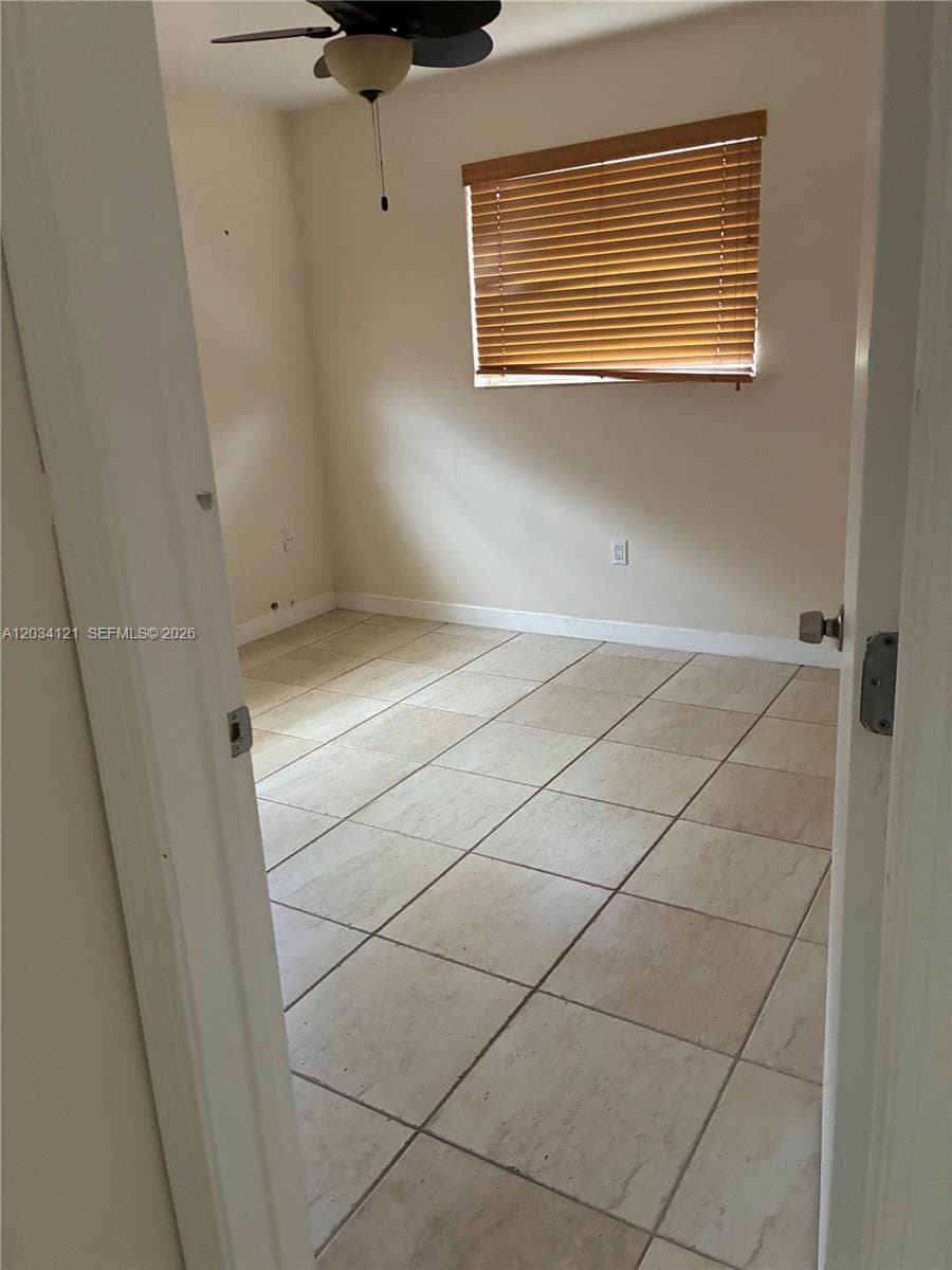 18715 NE 18th Ave, Miami FL 33179 — 13