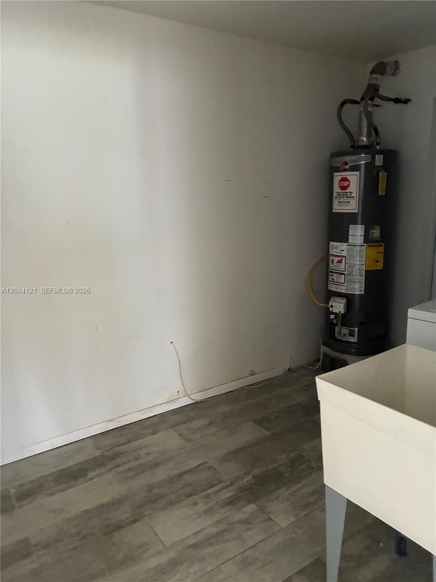 18715 NE 18th Ave, Miami FL 33179 — 16
