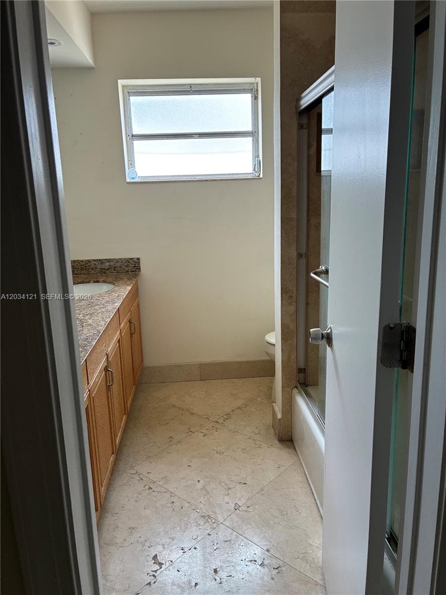 18715 NE 18th Ave, Miami FL 33179 — 12