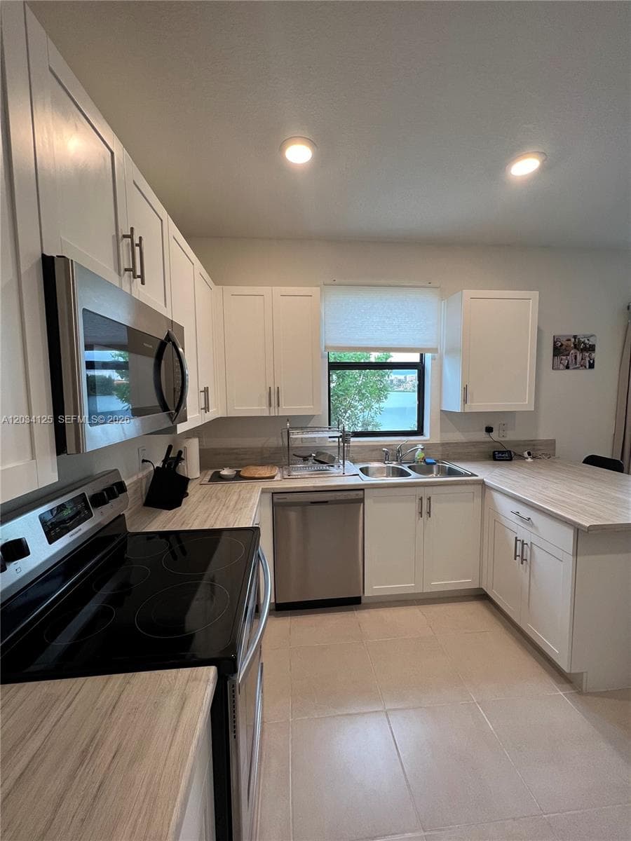 20610 NE 5th Pl, Miami FL 33179 — 17