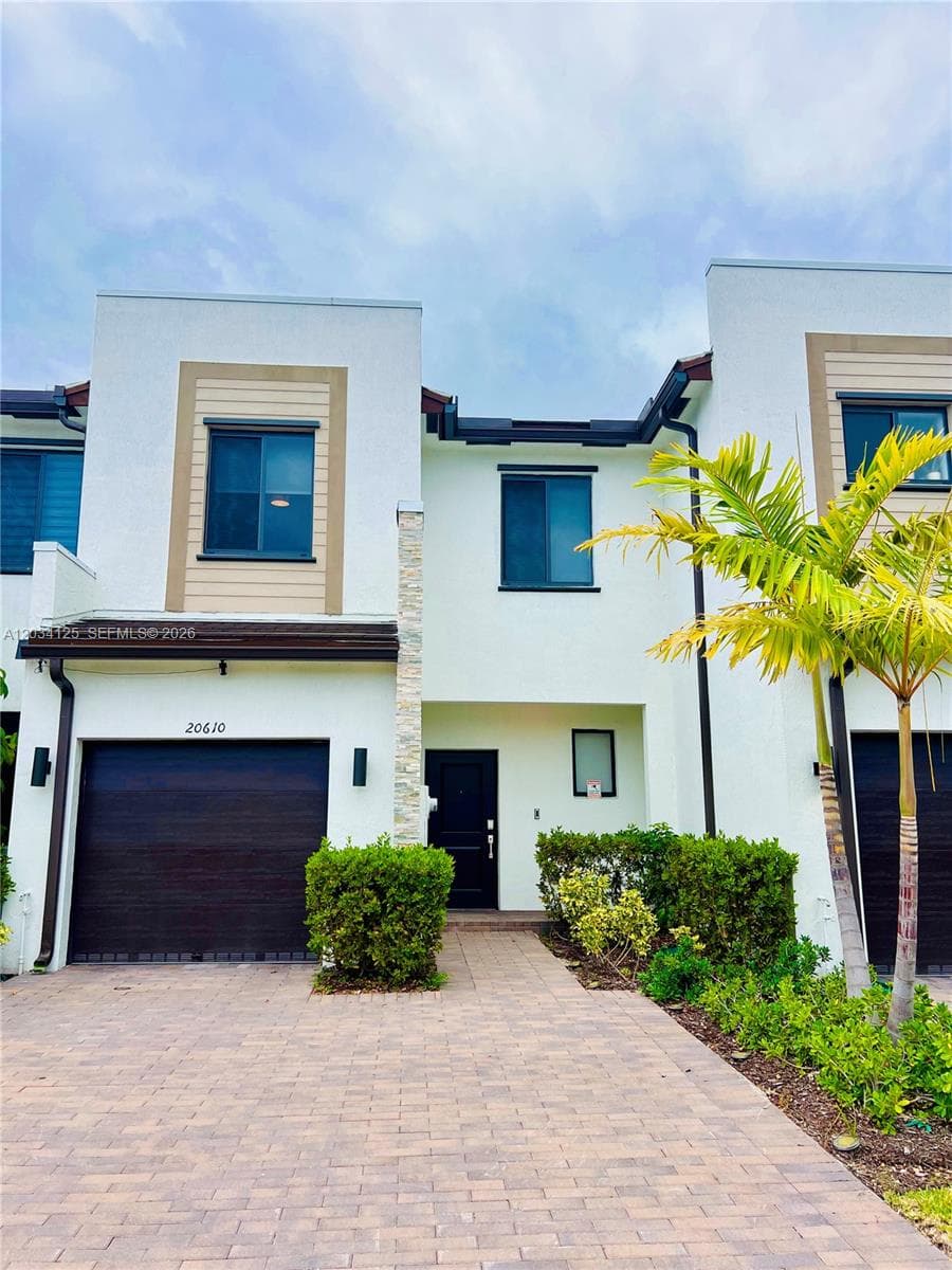 20610 NE 5th Pl, Miami FL 33179 — 1