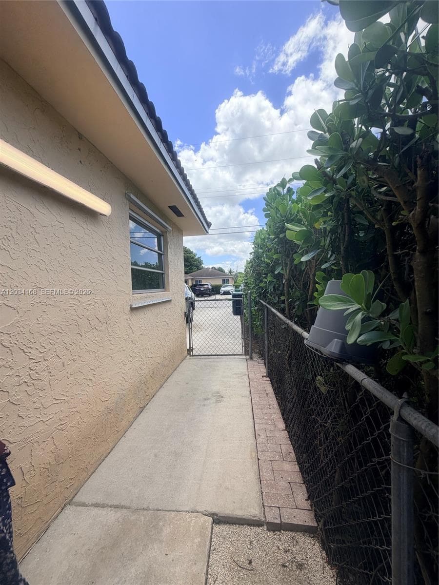 3821 SW 89th Ct, Miami FL 33165 — 10