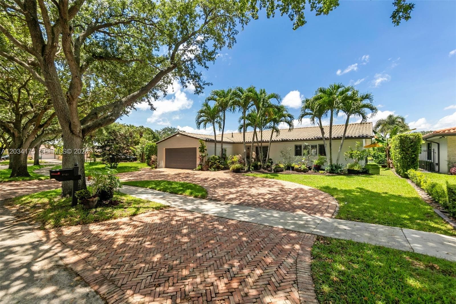 8601 Dundee Ter, Miami Lakes FL 33016 — 2