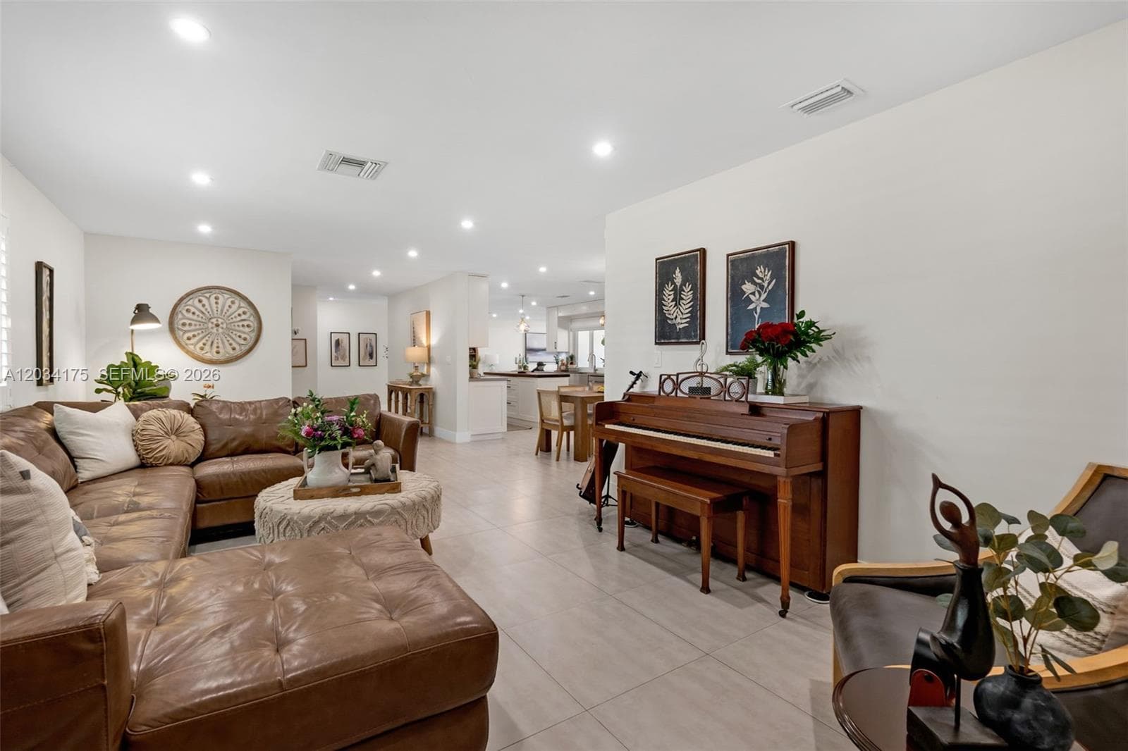 8601 Dundee Ter, Miami Lakes FL 33016 — 7