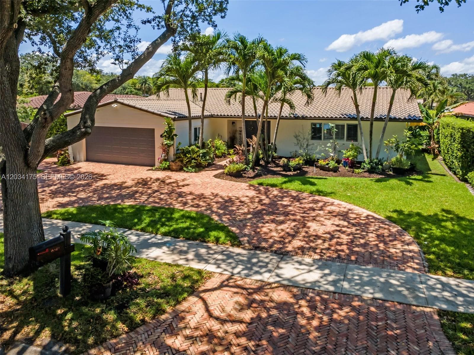8601 Dundee Ter, Miami Lakes FL 33016 — 49