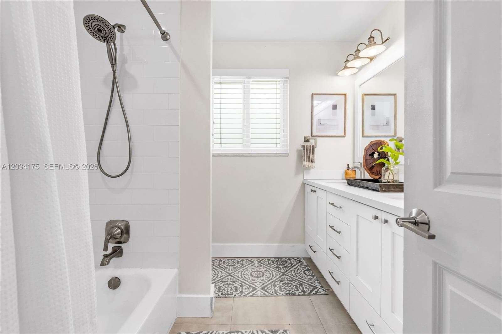 8601 Dundee Ter, Miami Lakes FL 33016 — 33