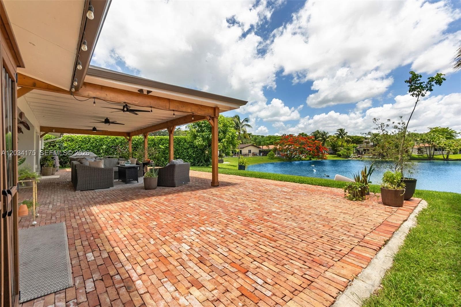 8601 Dundee Ter, Miami Lakes FL 33016 — 40