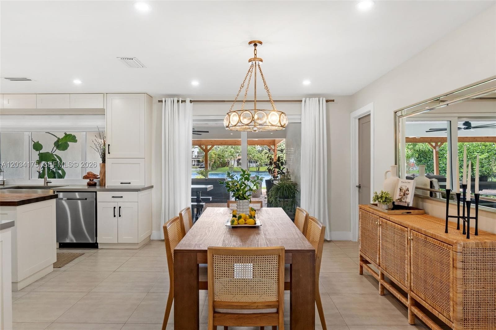 8601 Dundee Ter, Miami Lakes FL 33016 — 8